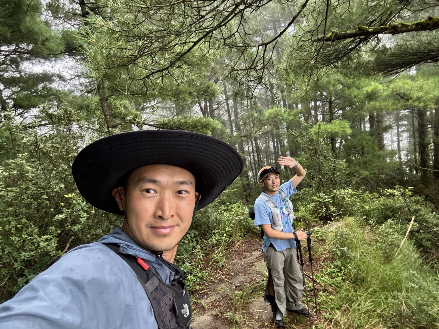 Good company on the Cangshan trails.
